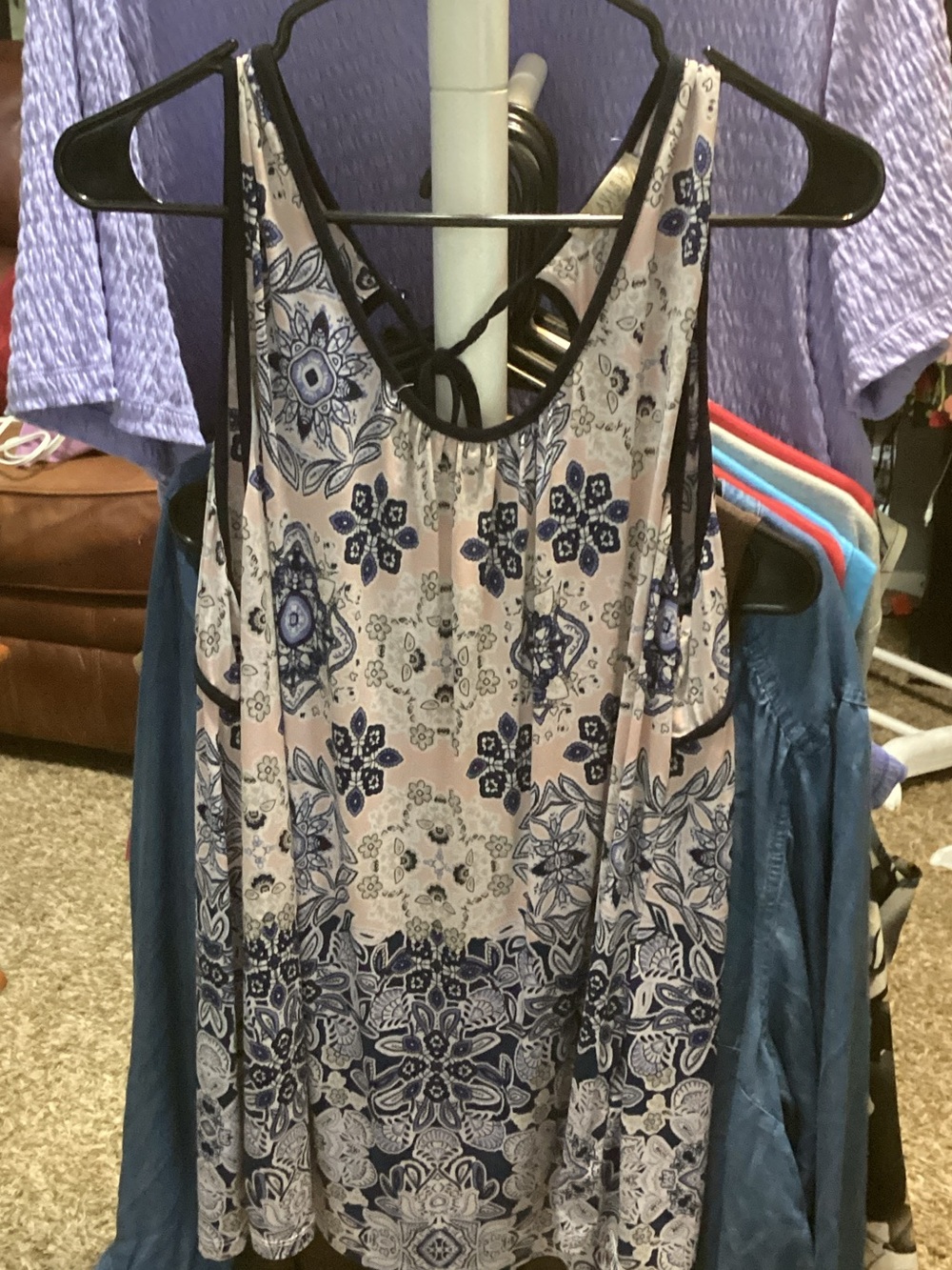 Lavish Blue and White Floral Scoop Neck Tank Size 2XL